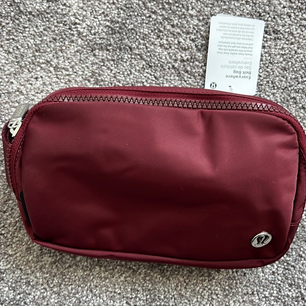 Lululemon Everywhere Belt Bag